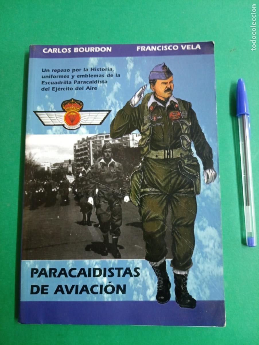 Militaria: Antiguo libro Paracaidistas de Aviaci&oacute;n. Madrid 2000.