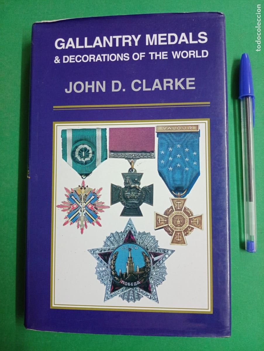 Militaria: Antiguo libro Gallantry Medals y Condecoraciones del Mundo. Gran Breta&ntilde;a 2001.