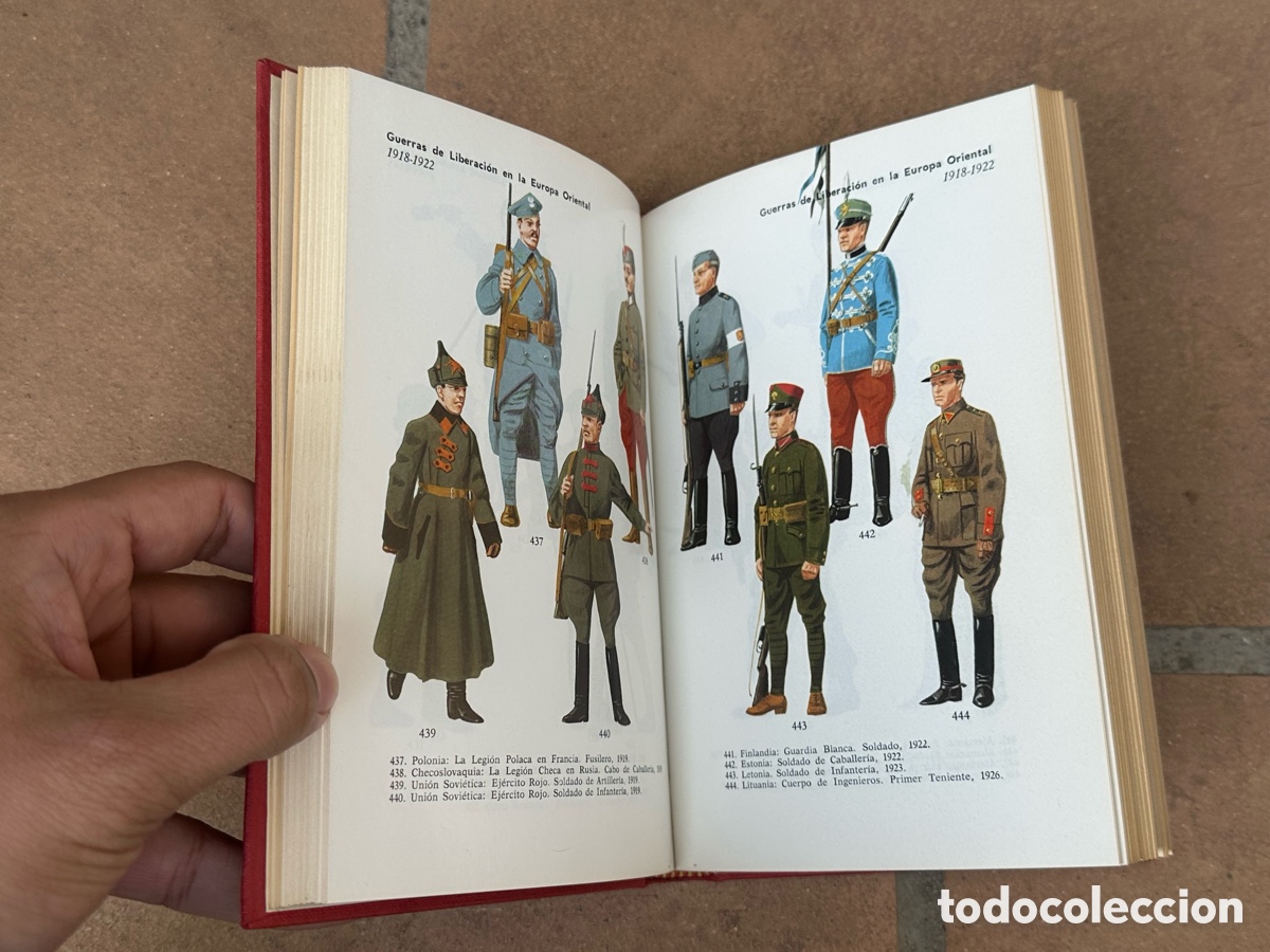 Militaria: LIBRO UNIFORMES MILITARES EN COLOR DE TODO EL MUNDO DE PREBEN KANNIK