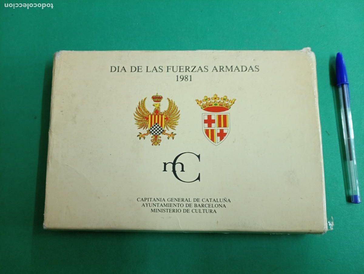 Militaria: Antiguos 5 libros en su estuche. D&iacute;a de las Fuerzas Armadas en Catalu&ntilde;a 1981.
