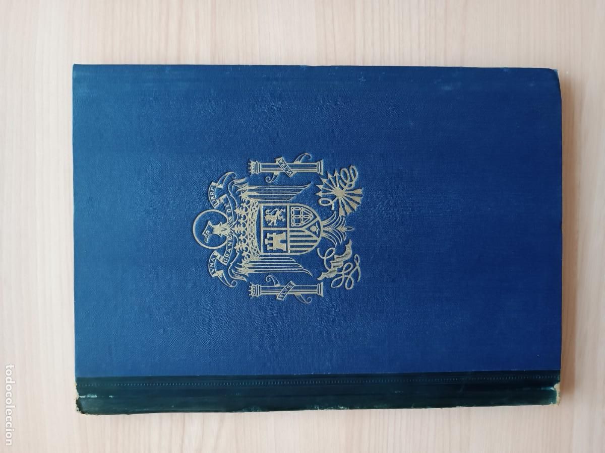Militaria: 1945. Reglamento de banderas, insignias y distintivos