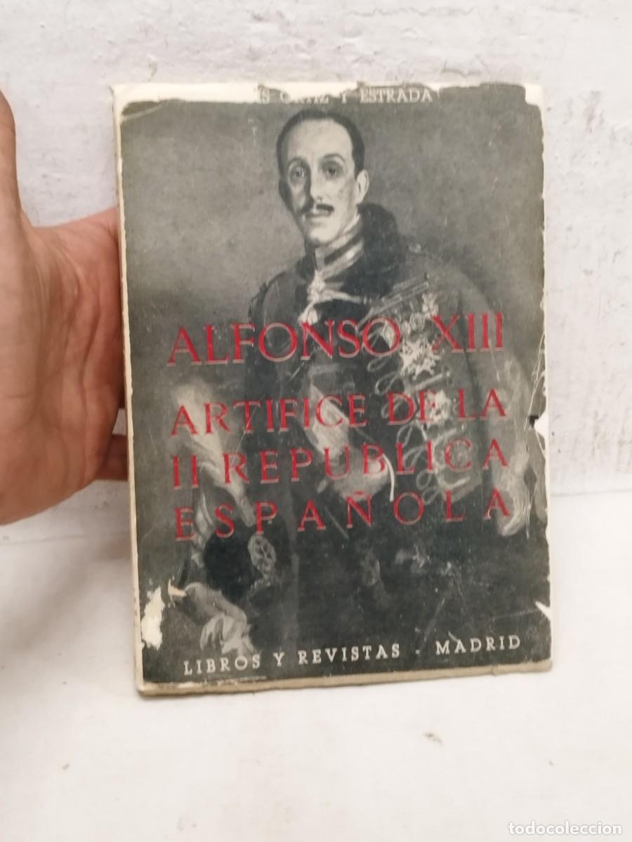 Militaria: Libro Alfonso XIII artificie de la II republica espa&ntilde;ola.