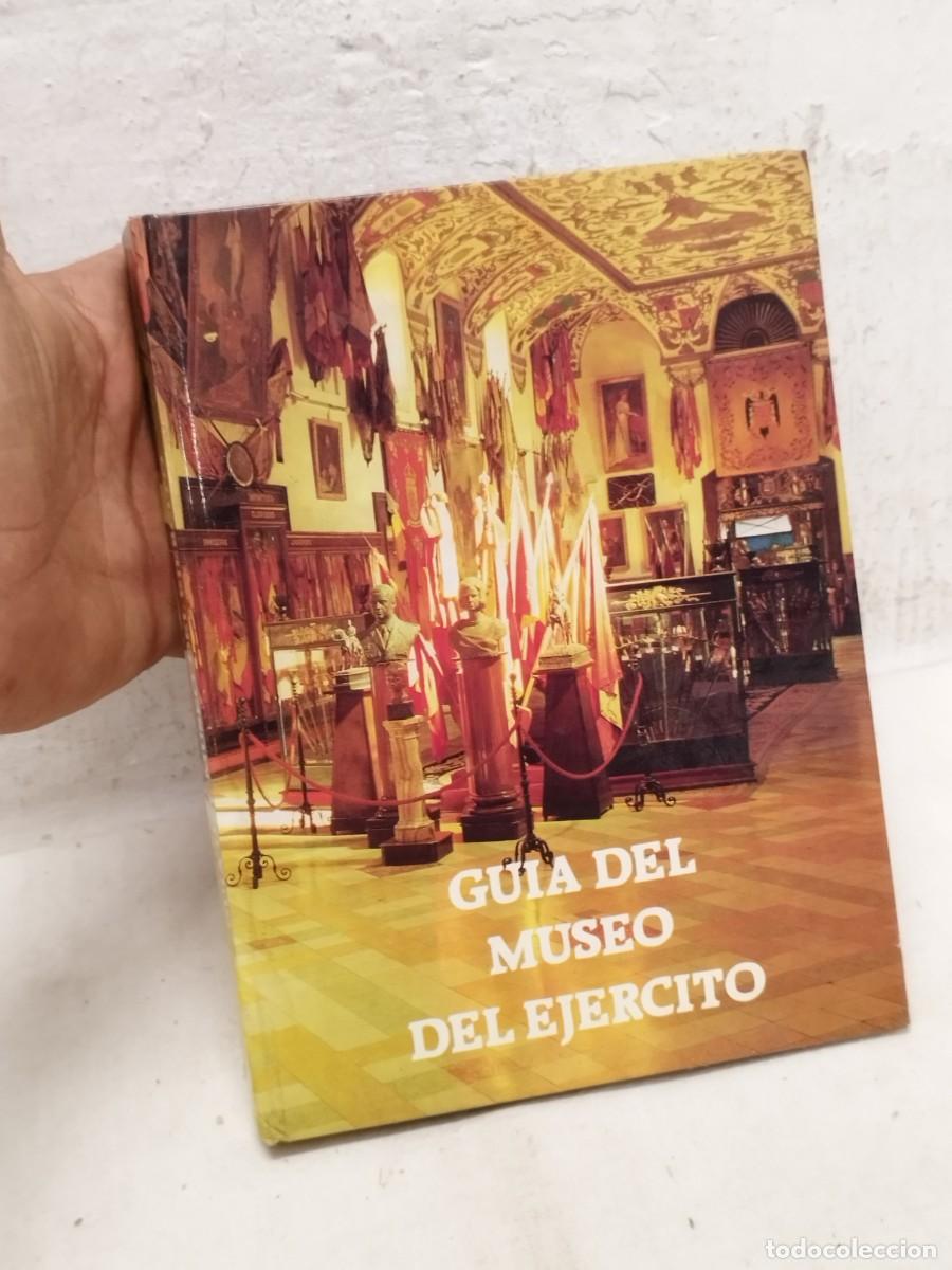 Militaria: Libro militar, guia del museo del ejercito. Edici&oacute;n 1984.