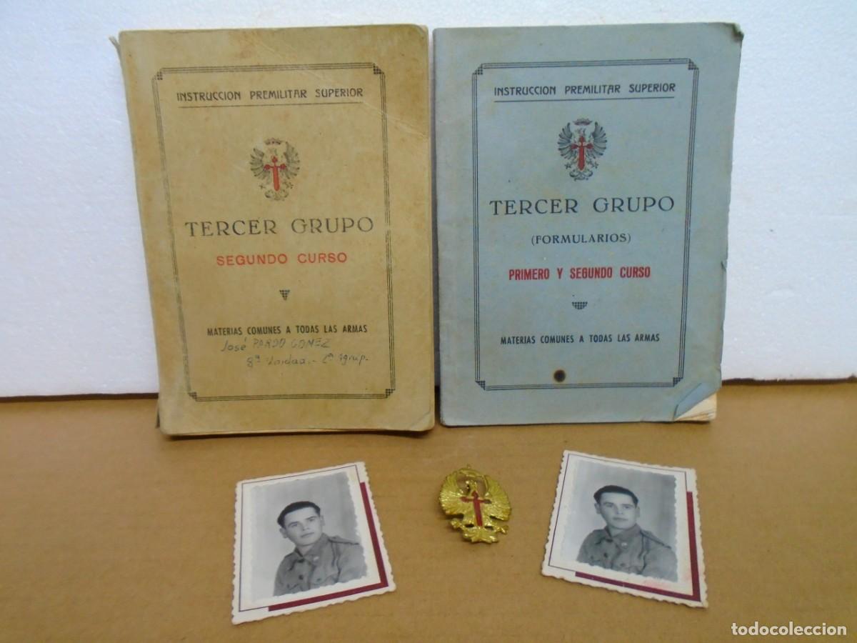 Militaria: MILITAR.LIBROS INSTRUCCION,FOTOS(2) Y EMBLEMA INFANTERIA,A&Ntilde;OS 50/60.