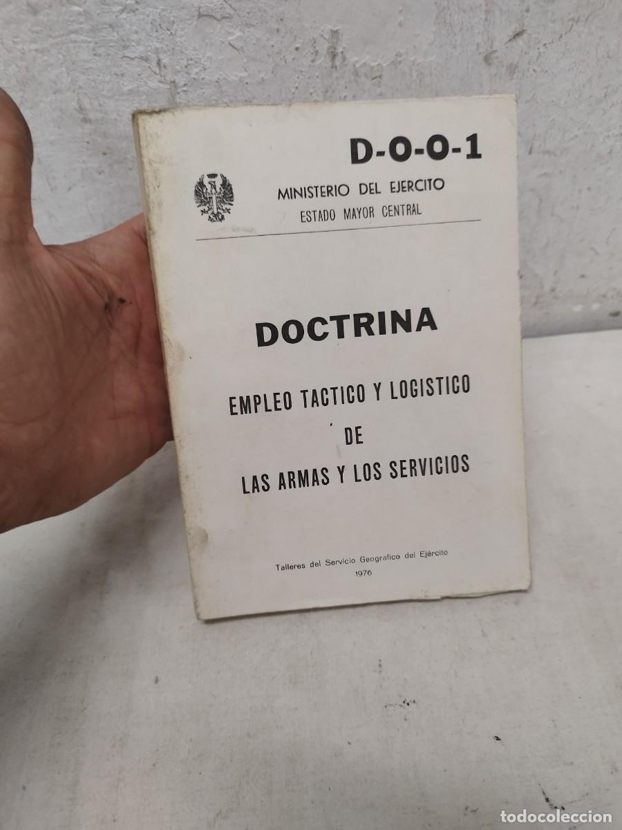Militaria: Libro militar doctrina empleo t&aacute;ctico y log&iacute;stico de las armas y los servicios. Ejercito espa&ntilde;ol.