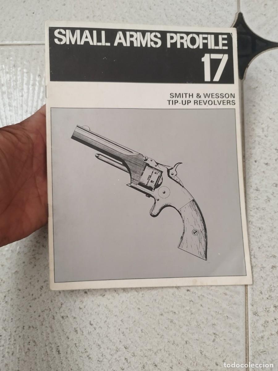 Militaria: revista t&eacute;cnica de la serie &rdquo;Small Arms Profile&rdquo; N&ordm; 17, rev&oacute;lveres de ca&ntilde;&oacute;n basculante de Smith & We