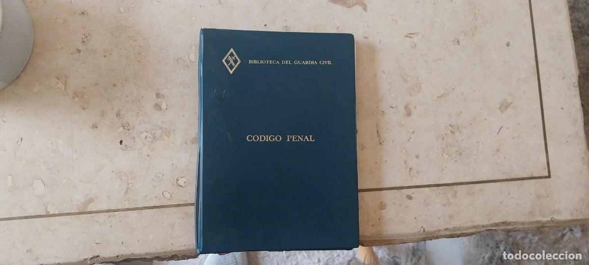 Militaria: GUARDIA CIVIL LIBRO CODIGO PENAL ANTIGUO