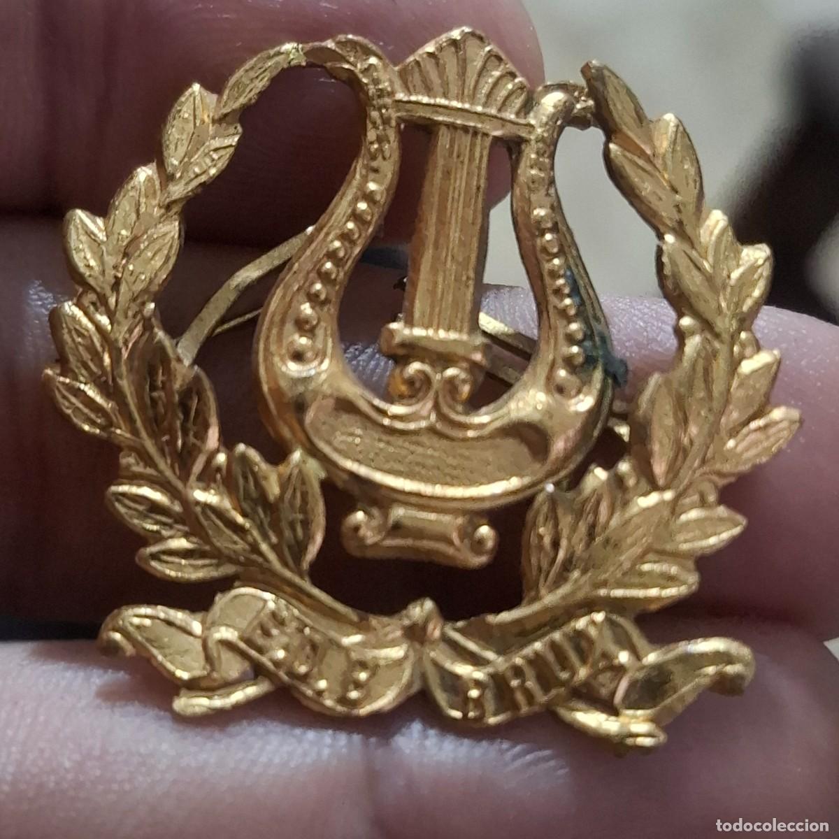 Militaria: insignia de la *Banda de M&uacute;sica de la Escuela de Tambores y Trompetas del Ej&eacute;rcito Belga*.