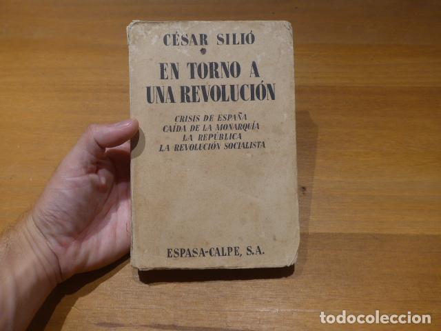 Militaria: Antiguo libro En torno a una revolucion. Era del coronel y Marques de Villaciervos.