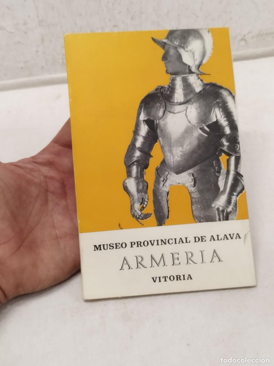 Militaria: Antiguo libro militar, armer&iacute;a museo provincial de &Aacute;lava 1967.
