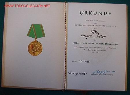 Militaria: Concesi&oacute;n de medalla de la RDA. - Foto 1