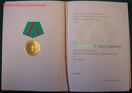 Militaria: Concesi&oacute;n de medalla de la RDA. - Foto 1
