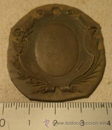 Militaria: Parte de medalla, sin terminar - Foto 1
