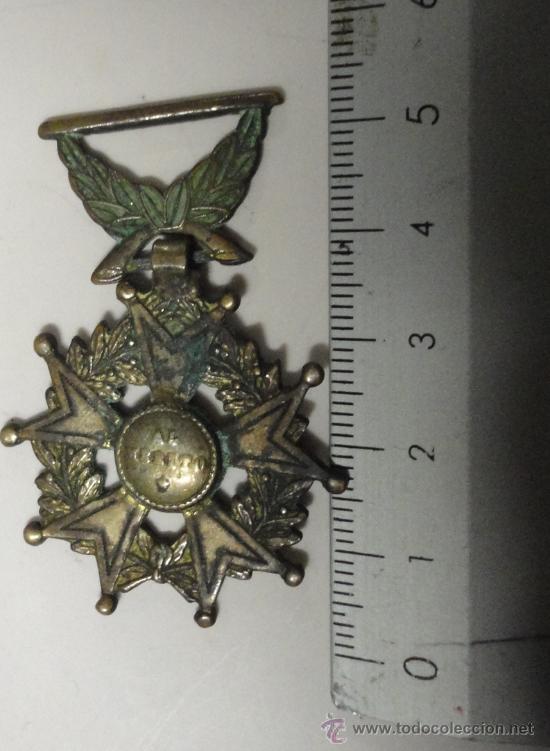 Militaria: Medalla al M&eacute;rito, maciza - Foto 1