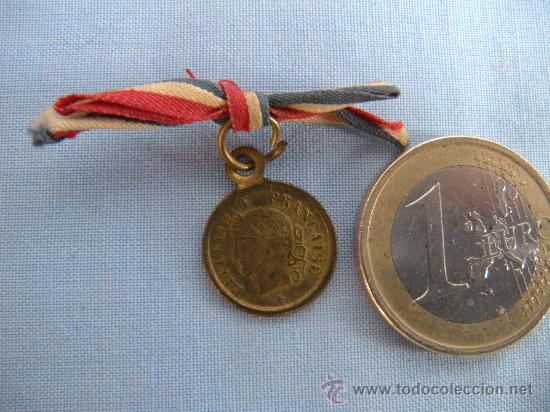 Militaria: MEDALLA FRANCESA INSTRUCTI&Oacute;N TRAVAIL PROGR&Eacute;S. FRANCIA. - Foto 1