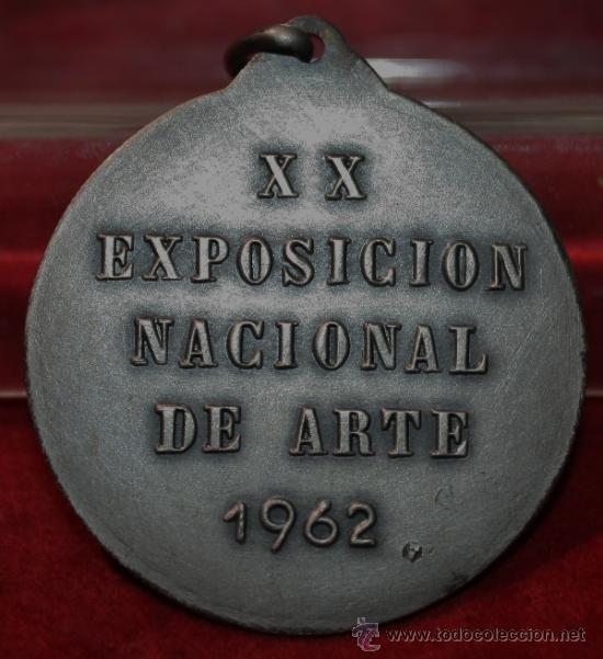 Militaria: MEDALLA DE EDUCACION Y DESCANSO XX EXPOSICION NACIONAL DE ARTE,PLATA DE LEY AÑO DE 1962 - Foto 2 - 35476898