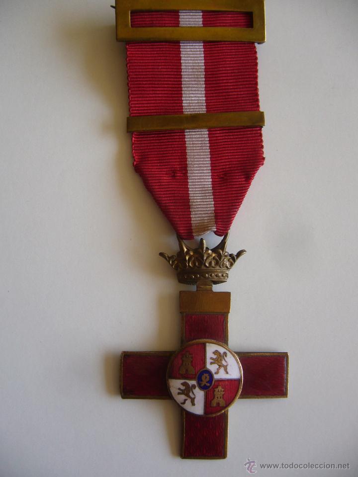 Militaria: Cruz al m&eacute;rito militar distintivo rojo con pasador de repetici&oacute;n
