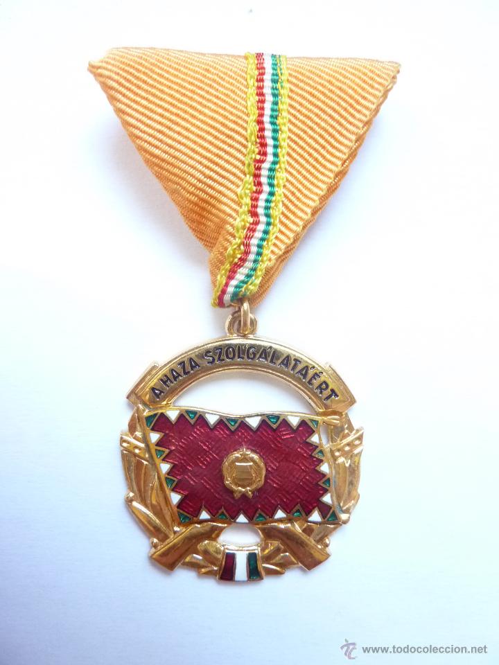Militaria: Hungría: Medalla al mérito militar al servicio del país. Primera clase (Categoría de oro) - Foto 1 - 53418409