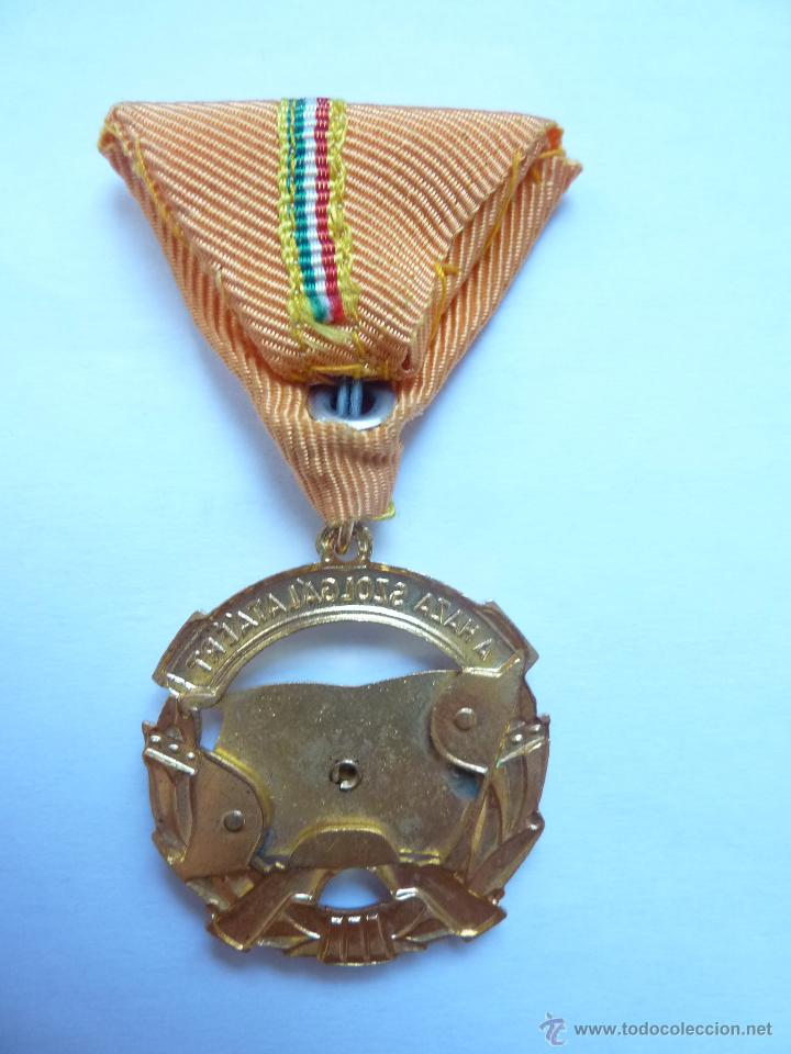 Militaria: Hungría: Medalla al mérito militar al servicio del país. Primera clase (Categoría de oro) - Foto 2 - 53418409