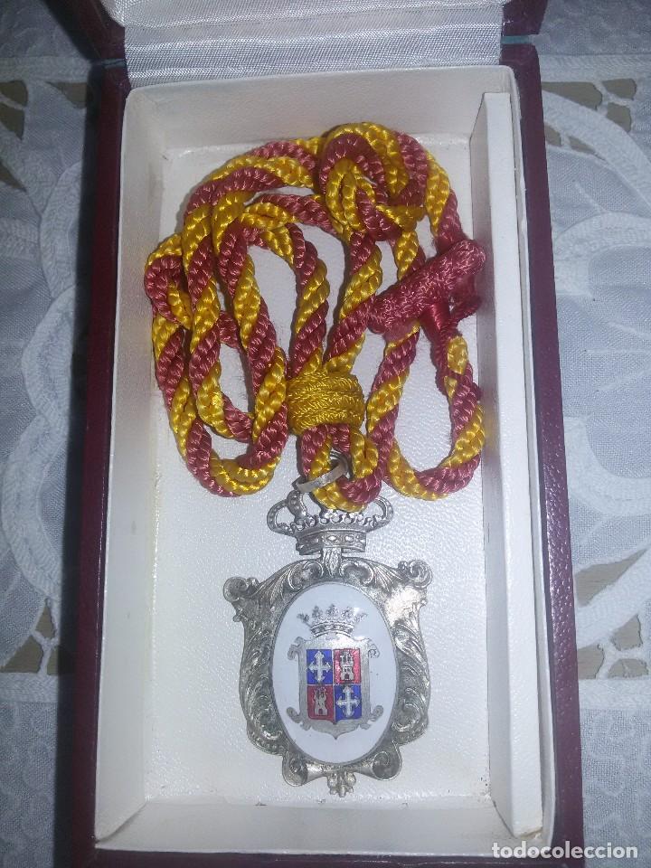 Militaria: MEDALLA. DISTINTIVO MONARCA - Foto 2