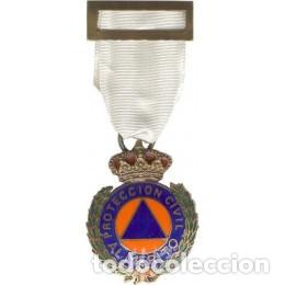 MEDALLA DE PROTECCIÓN CIVIL AL MERITO CON DISTINTIVO BLANCO CATEGORIA BRONCE ESTUCHE INCLUIDO (Militar - Medallas Españolas Originales )