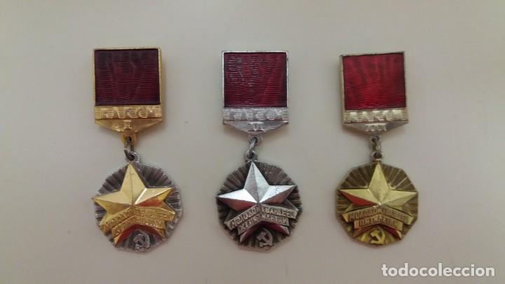 MEDALLA DEL KOMSOMOL PARA LOS JÓVENES GUARDIAS. I,II,III GRADO. URSS. RUSA. LOTE 3 UD. (Militar - Medallas Internacionales Originales)