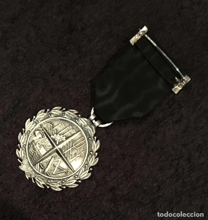 Militaria: MEDALLA AL MERITO SINDICAL - Foto 2