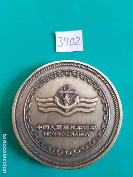 Militaria: MEDALLA ARMADA DEL EJERCITO DE CHINA. 2012 - Foto 2