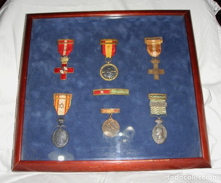 Lote de 10 medallas militares que incluye: 2 medallas de…