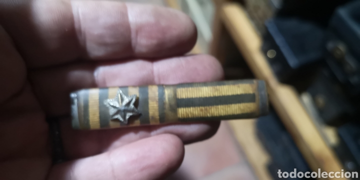 Militaria: Pasador de diario de medallas a identificar