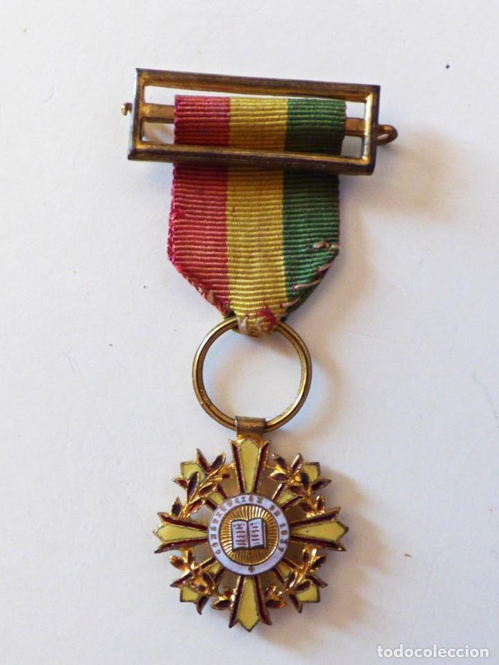 Militaria: MEDALLA AL PRONUNCIAMIENTO DE LA CONSTITUCI&Oacute;N DE 1837 EL 1 DE SEPT DE 1840