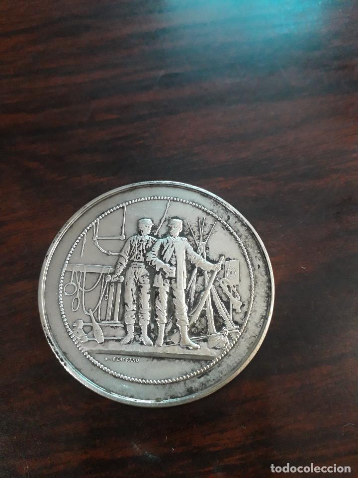 Militaria: Medalla al m&eacute;rito - Foto 1