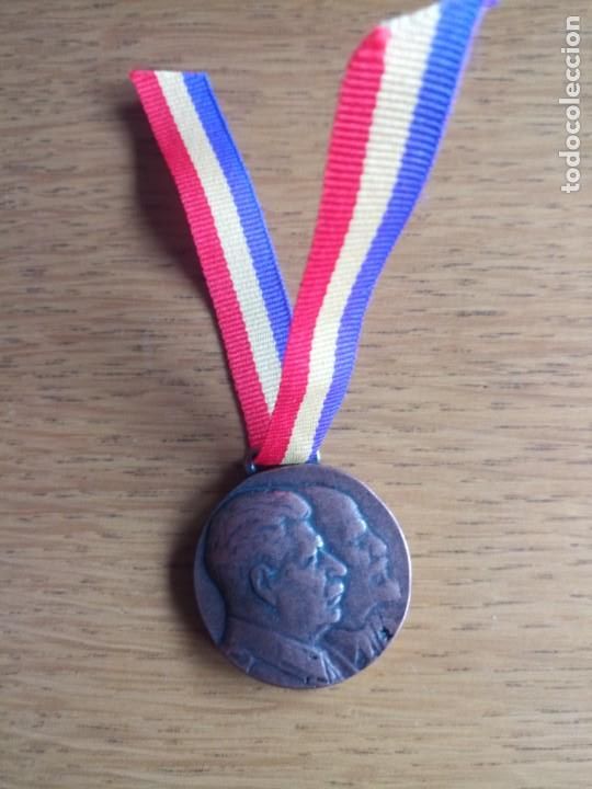 Militaria: Medalla republica repro - Foto 1