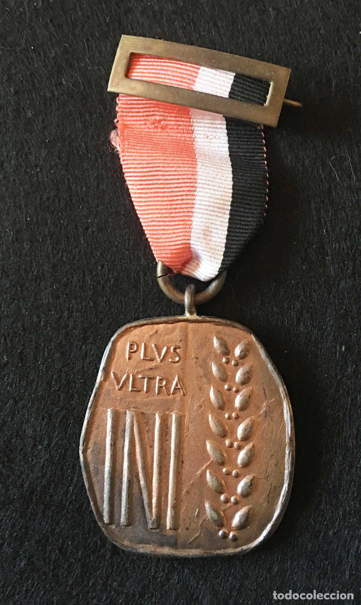 Militaria: INI bronce - Foto 1