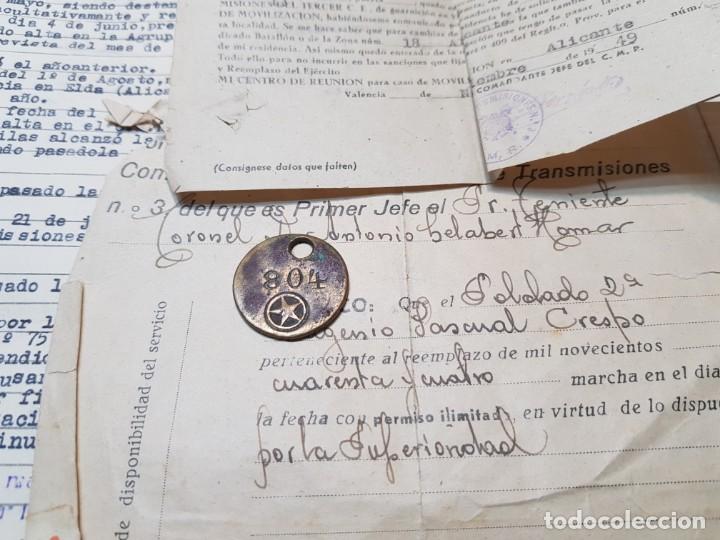 CHAPA MILITAR Y DOCUMENTOS ACREDITATIVOS DE LA MISMA RARA 1944 (Militar - Medallas Españolas Originales )