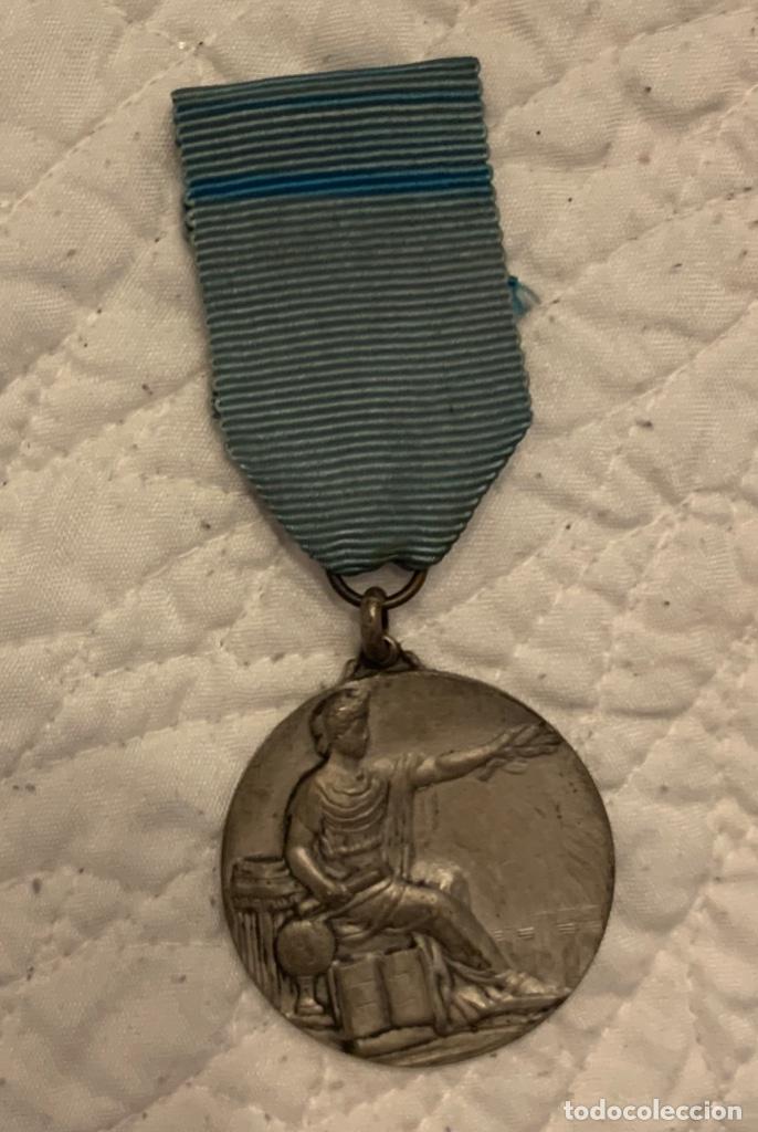 Militaria: Medalla escolar - Foto 1