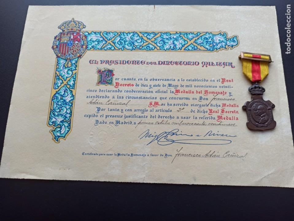 MEDALLA Y DIPLOMA DEL HOMENAJE DE LOS AYUNTAMIENTOS. VEA OTROS ARTÍCULOS DEL MISMO MILITAR. C5 (Militar - Medallas Españolas Originales )