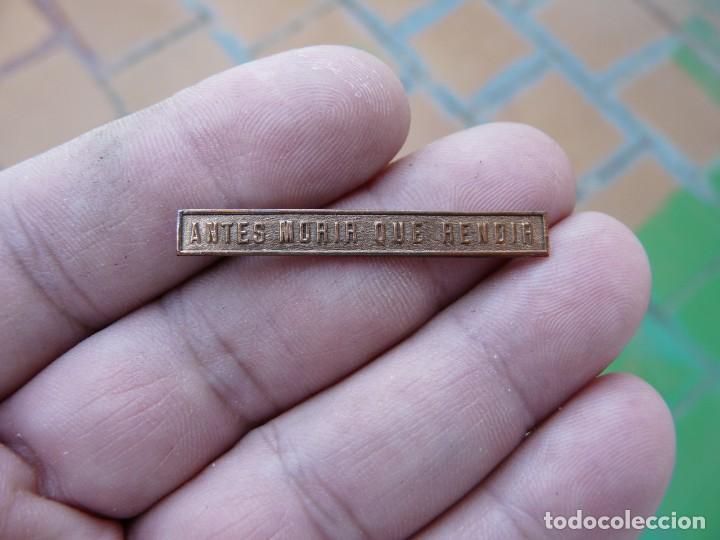 Militaria: PASADOR PARA MEDALLAS DE EXCOMBATIENTES ANTES MORIR QUE RENDIR - GUERRA CIVIL