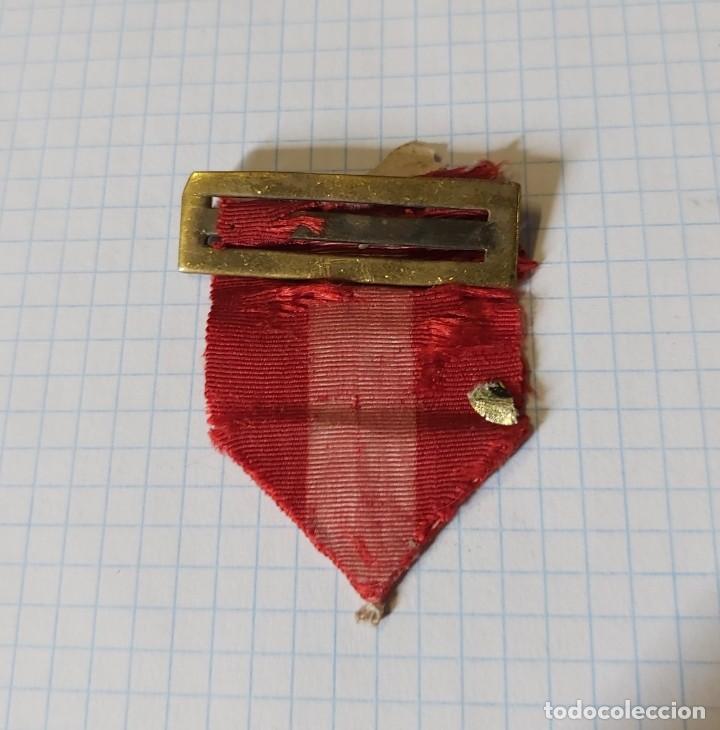 Militaria: Prendedor con cinta - Foto 1