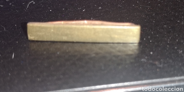 Militaria: Pasador de acci&oacute;n o repetici&oacute;n de cintas para medallas de 1,5 cm de hueco