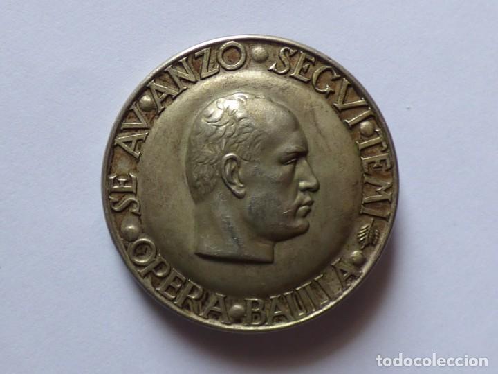 Militaria: MEDALLA DE BENITO MUSSOLINI. OPERA BALILLA, CON EL LEMA: SI AVANZO S&Iacute;GUEME. 1926
