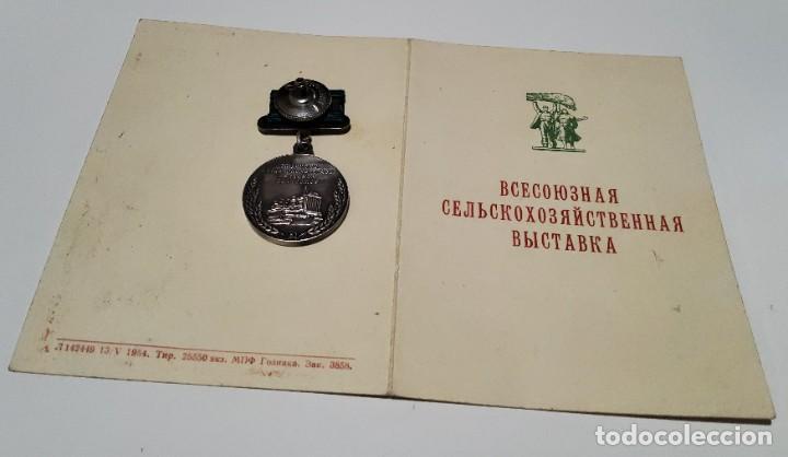 Militaria: MEDALLA DE PLATA DE RUSIA.EXPOSICION SOCIALISTA DE AGROPRODUCCION DE 1957.DOCUMENTO CONCESION - Foto 3 - 236142680