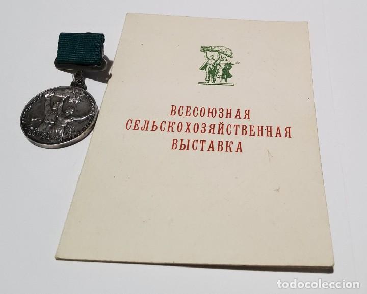 Militaria: MEDALLA DE PLATA DE RUSIA.EXPOSICION SOCIALISTA DE AGROPRODUCCION DE 1957.DOCUMENTO CONCESION - Foto 1 - 236142680