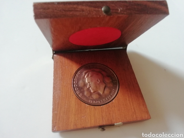 Militaria: CAJA CON MONEDA RHODESIAN INDEPENDENCE - Foto 1