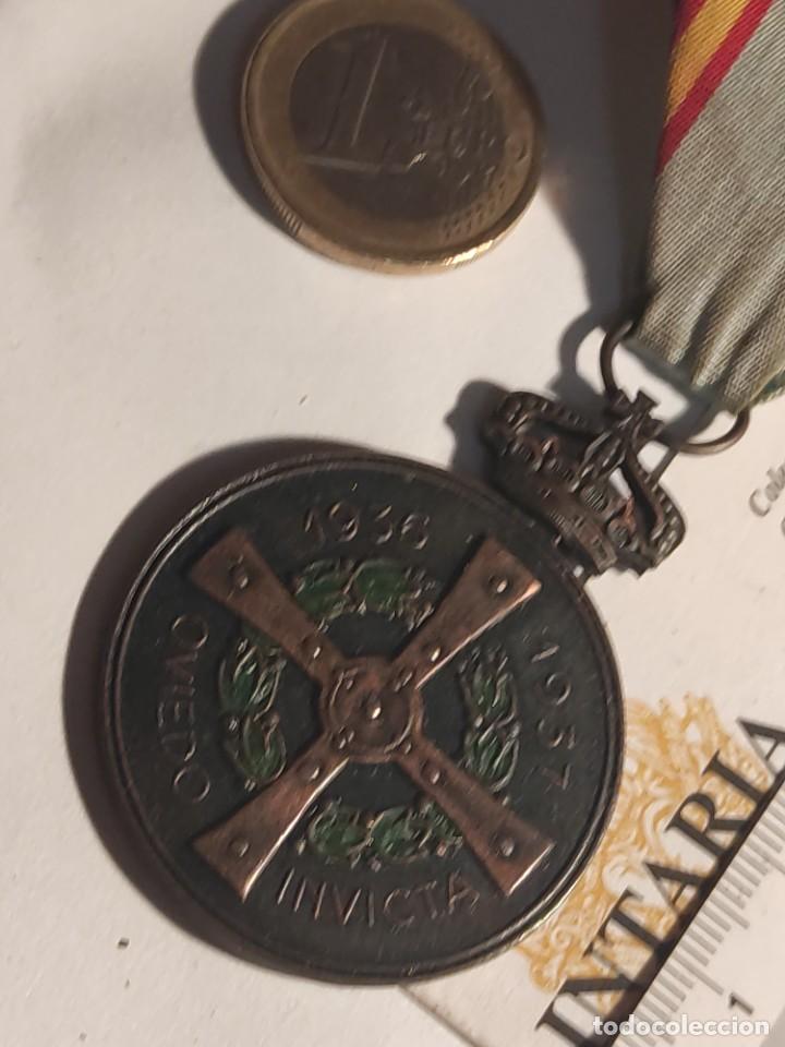 Militaria: Medalla de defensor de Oviedo - Foto 2