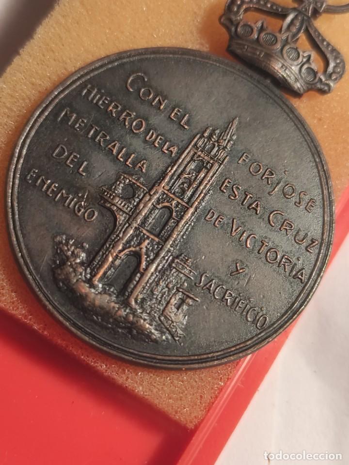 Militaria: Medalla de defensor de Oviedo - Foto 4