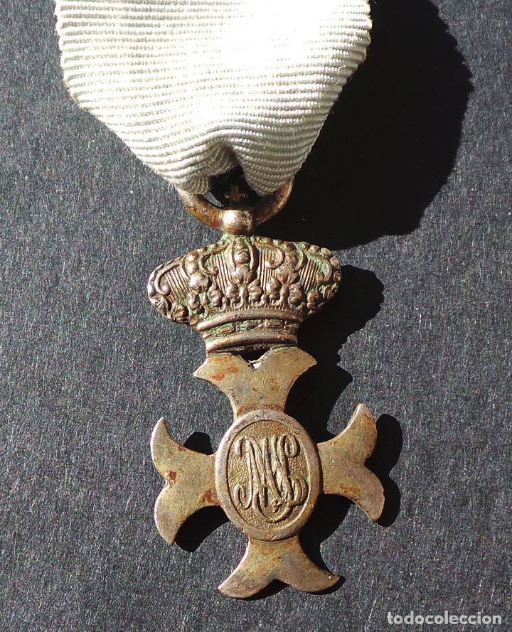CRUZ DISTINCIÓN PARA TROPA DE MARIA ISABEL LUISA, 1833 - EN PLATA (Militar - Medallas Españolas Originales )