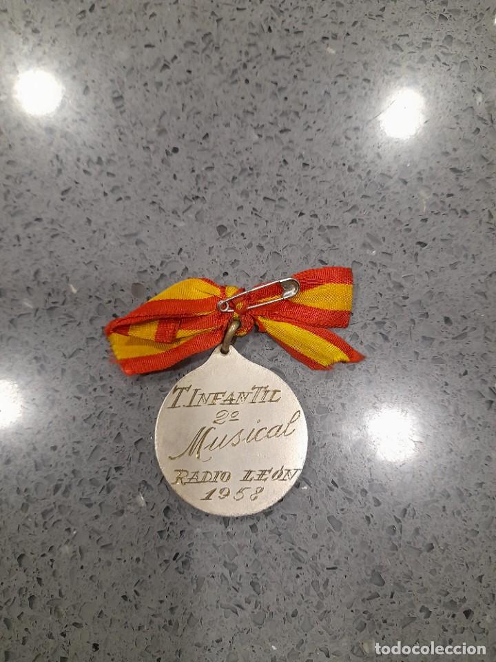 Militaria: Medalla infantil - Foto 2