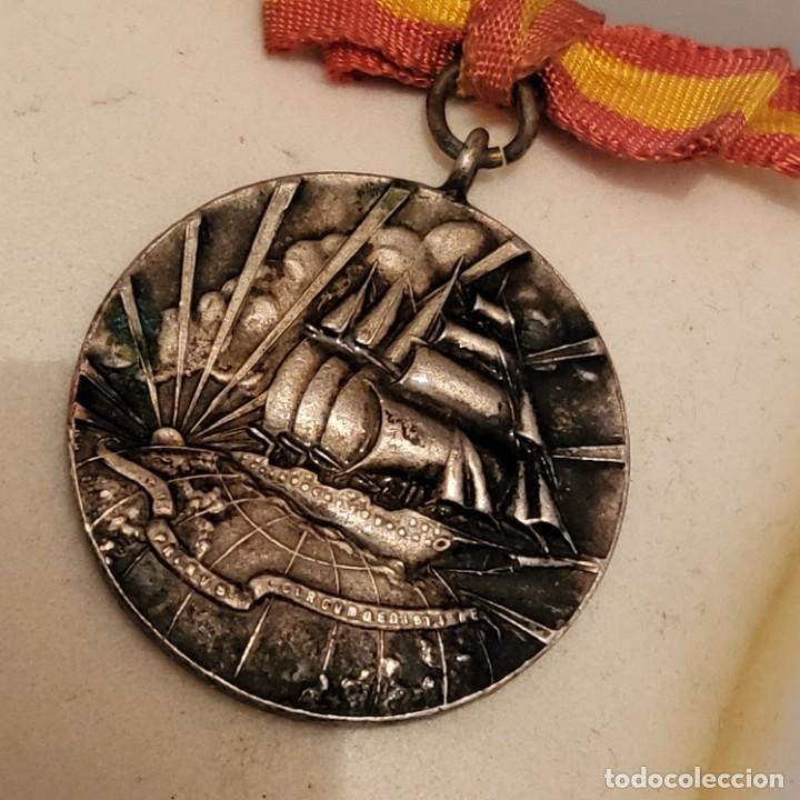 Militaria: Medalla al servicio del buque El Cano - Foto 1