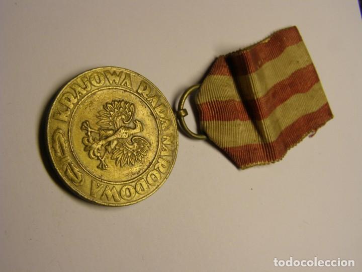 Militaria: Medalla polaca 1945. - Foto 1